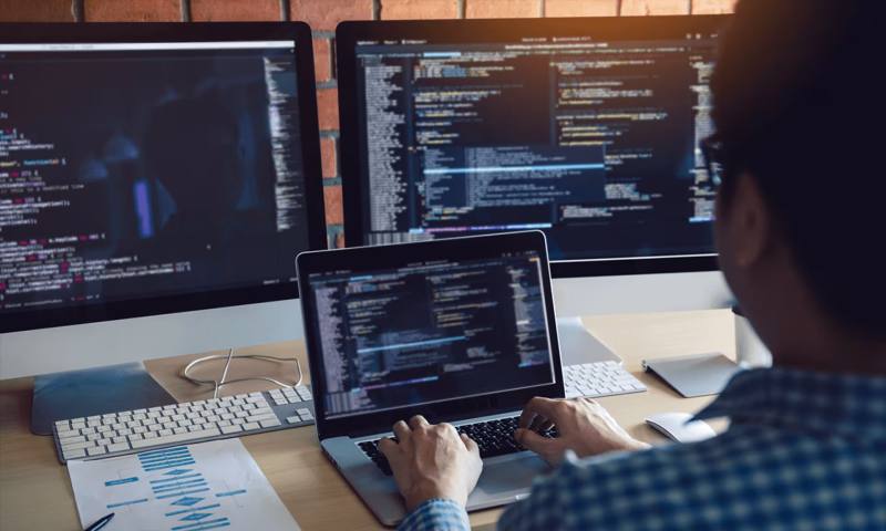 数据科学选型:R与Python如何赋能印江网站建设?
